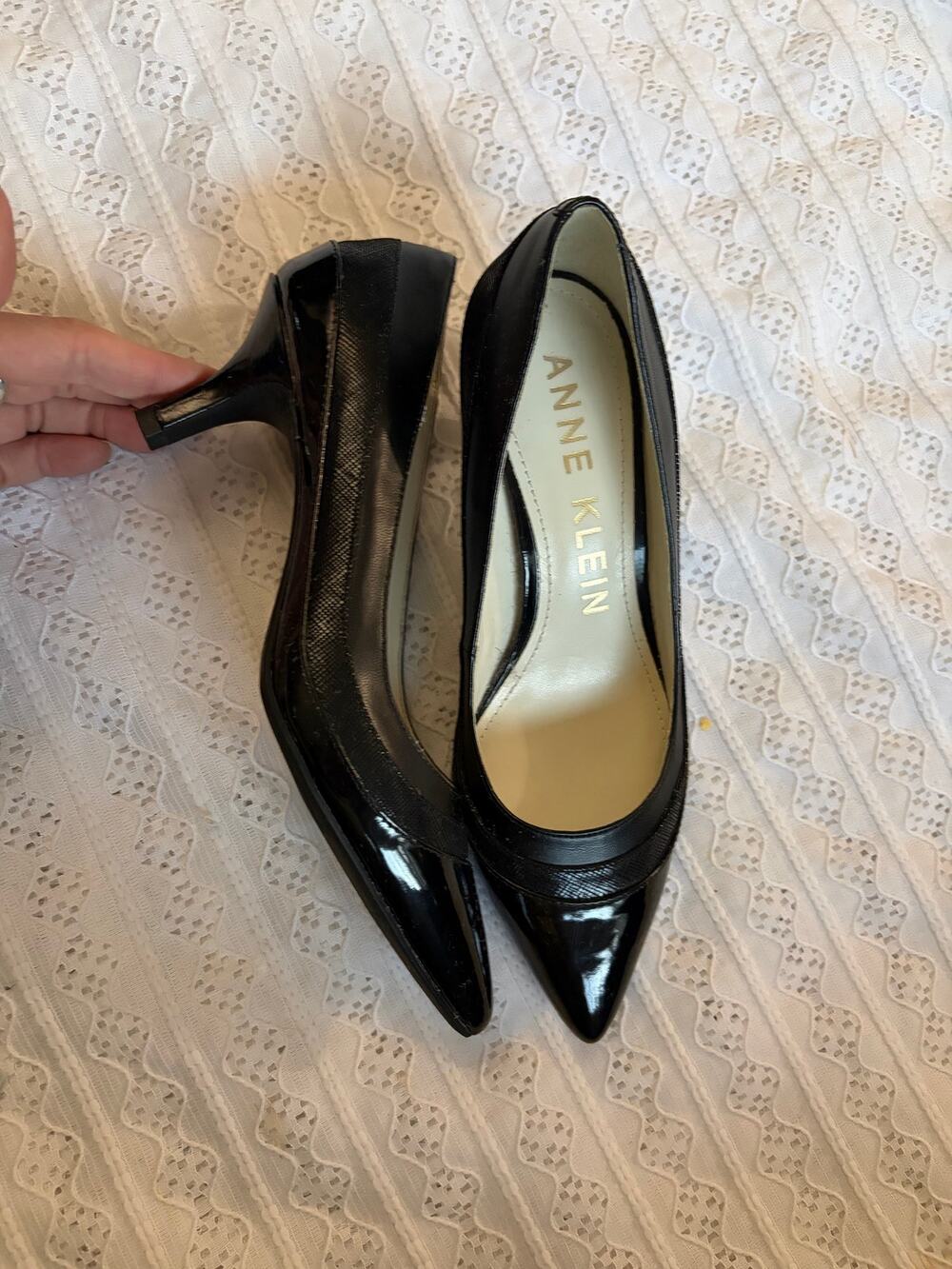 Anne Klein Akfairly Black Faux Leather Pointed Toe Pumps Kitten Heel Women's 6.5